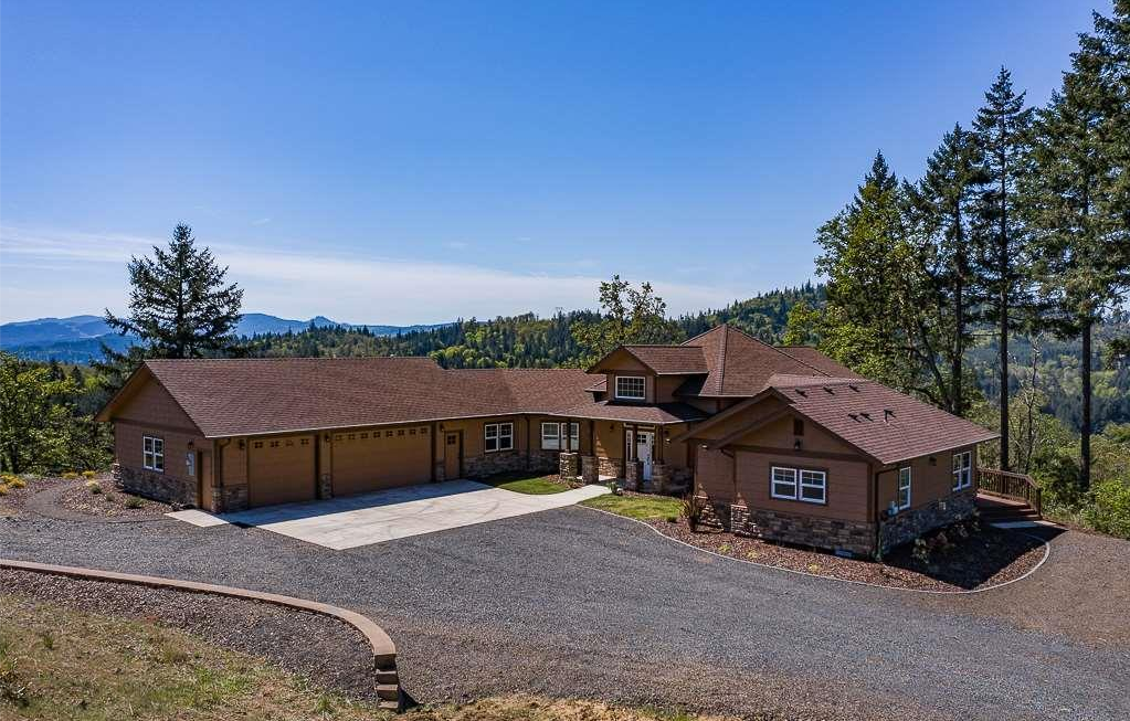 Front exterior of 32927 Merrill Ln in Lebanon, Oregon