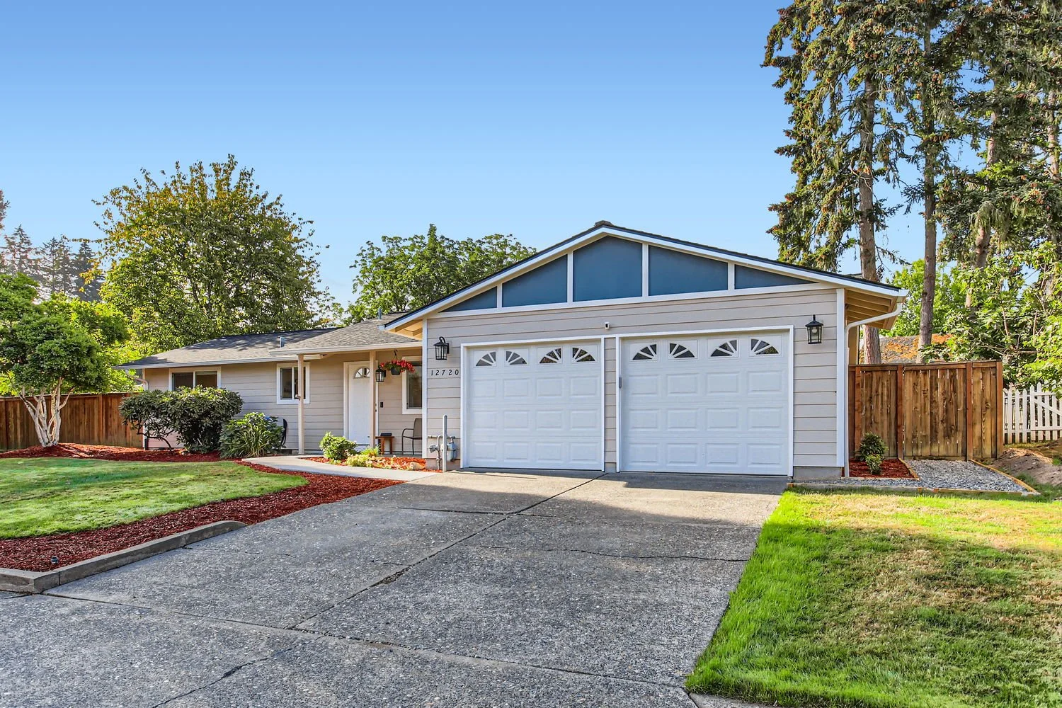 Front exterior of 12720 SW Bell Ct in Tigard, Oregon