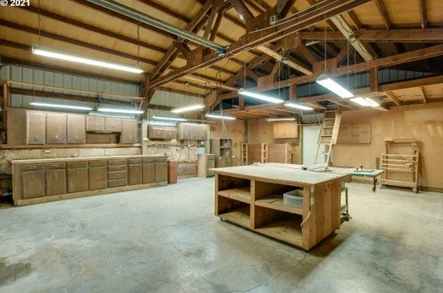 Large shop/garage at 1481 NE Lincoln St in Hillsboro, Oregon