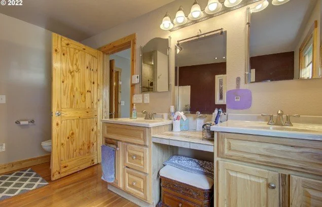 Primary bathroom at 75432 Olson Rd in Clatskanie, Oregon