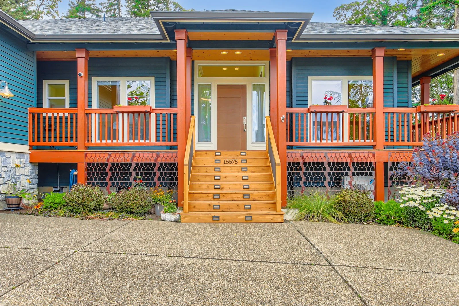 Front exterior of 15575 SW Brighton Ct in Beaverton, Oregon