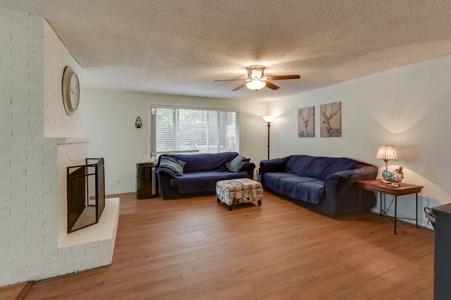 Living room at 4995 SE Ina Ave in Milwaukie, Oregon