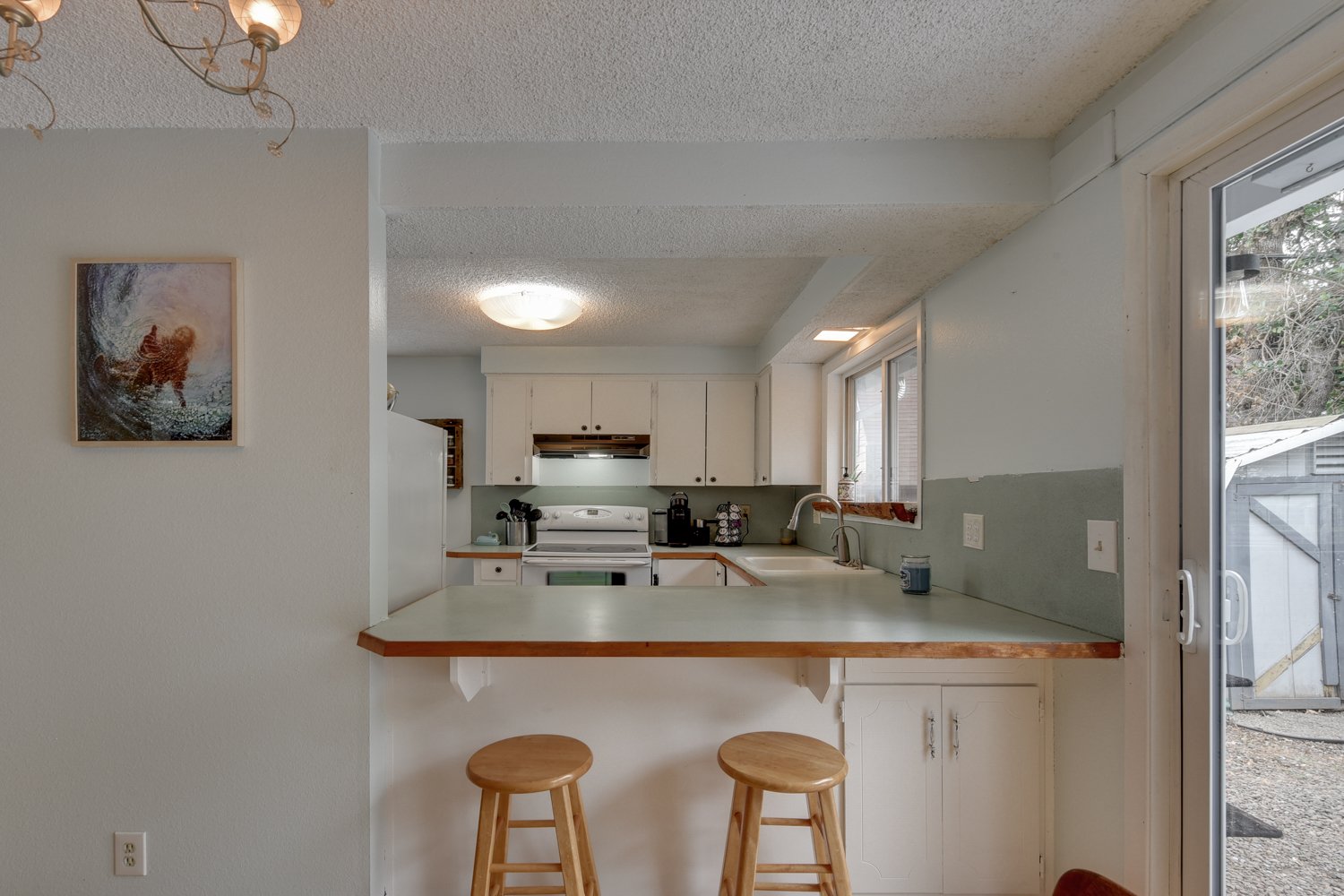 Kitchen at 4995 SE Ina Ave in Milwaukie, Oregon