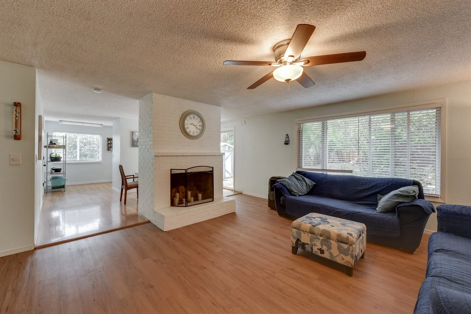 Living room at 4995 SE Ina Ave in Milwaukie, Oregon