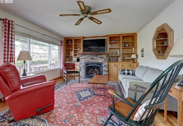 Living room at 15640 SW Royalty Pkwy in King City, Oregon
