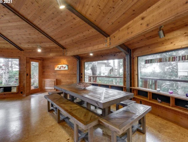 Dining area at 27 Dune Point Ln in Gleneden Beach, Oregon