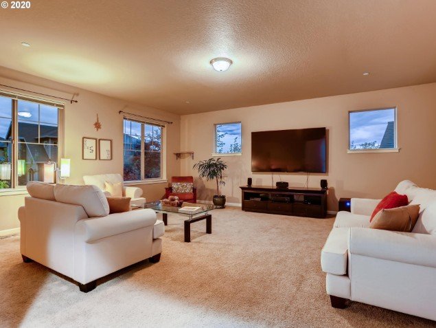 Living room at 13758 SW 158th Ter in Tigard, Oregon