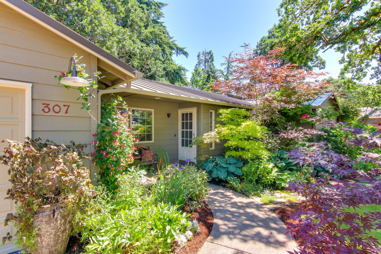 Front exterior of 307 Tasman Pl in Philomath, Oregon