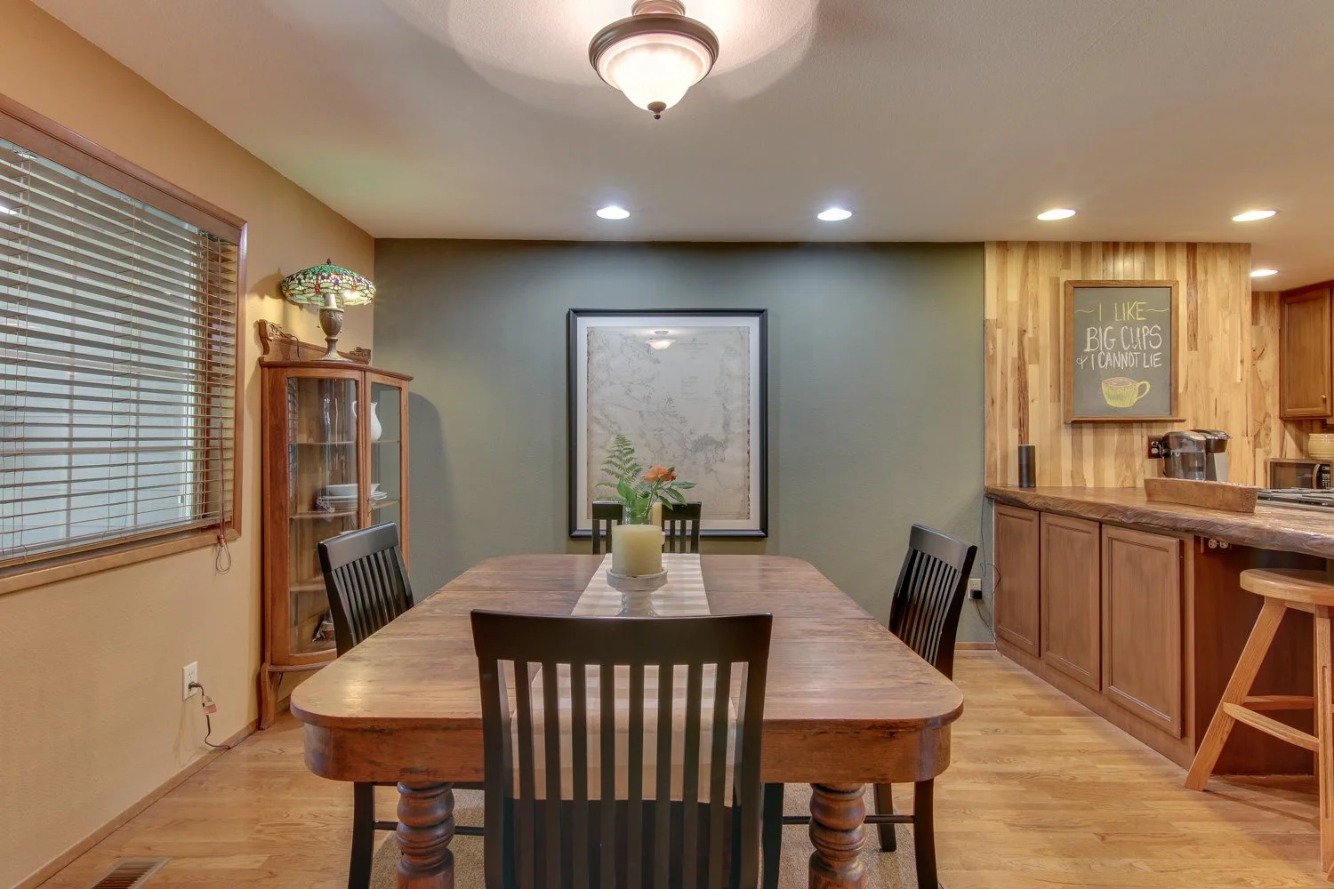 Dining area at 307 Tasman Pl in Philomath, Oregon