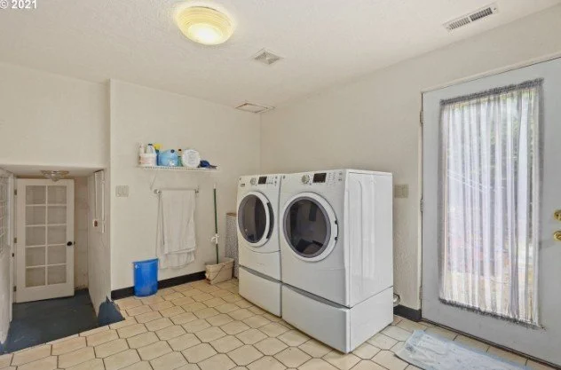 Laundry Room at 920 SW Maplecrest Ct in Portland, Orego