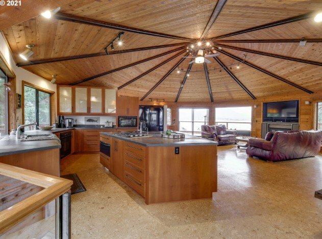 Kitchen at 27 Dune Point Ln in Gleneden Beach, Oregon