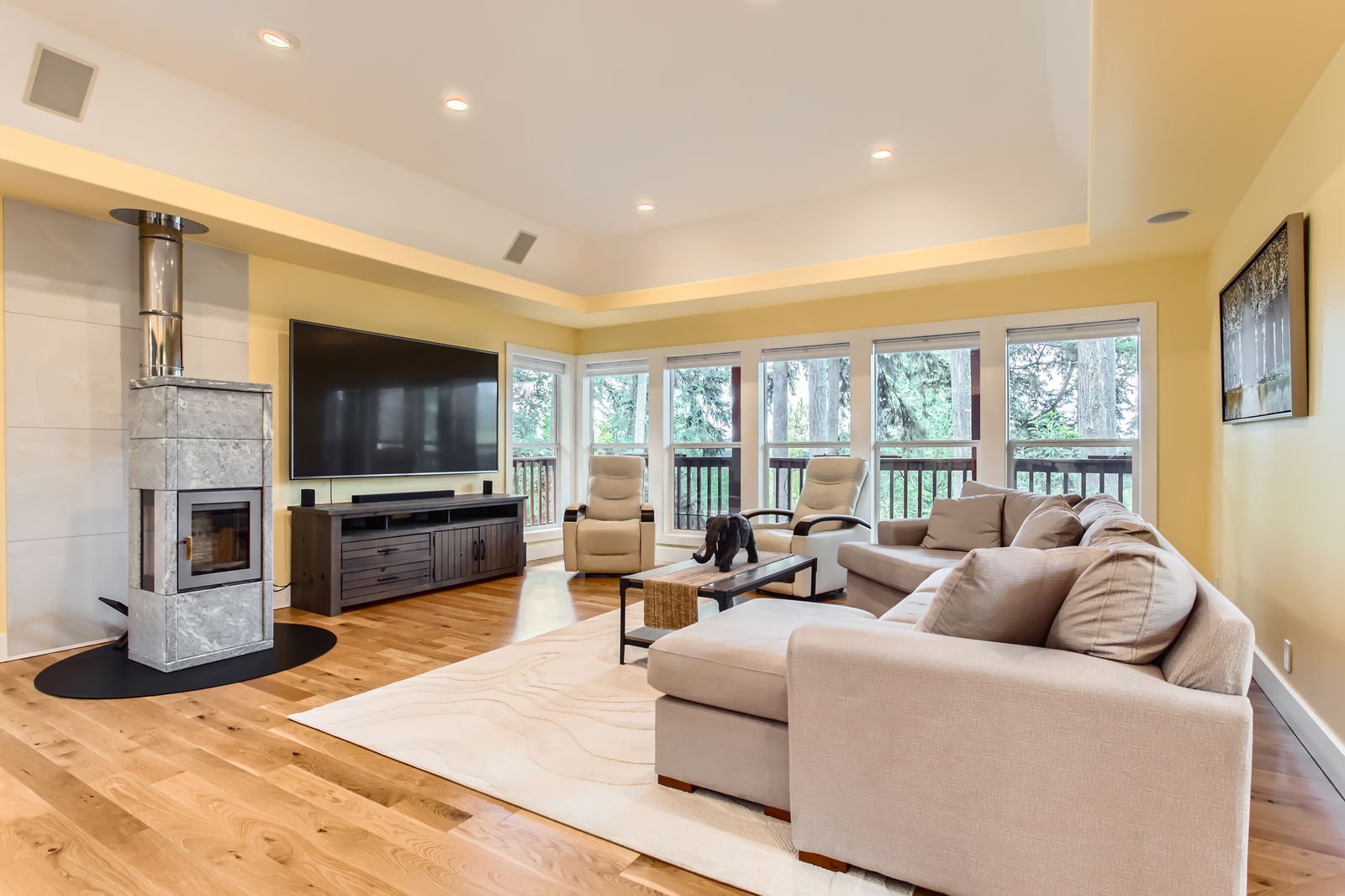 Living room at 15575 SW Brighton Ct in Beaverton, Oregon
