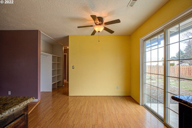 Dining area at 220 SE 197th Ave in Portland, Oregon