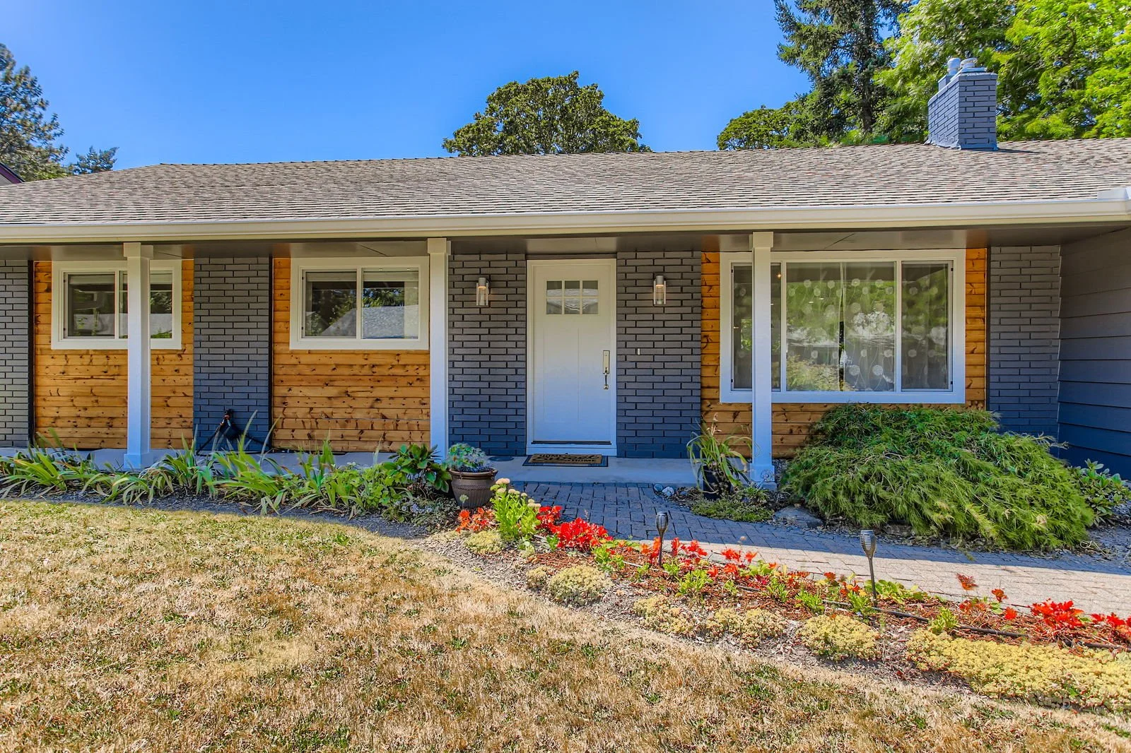 Entry of 7475 SW Wilson Ave in Beaverton, Oregon