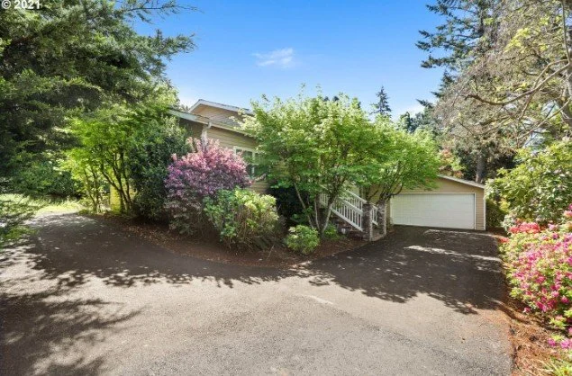 Front exterior of 920 SW Maplecrest Ct in Portland, Oregon