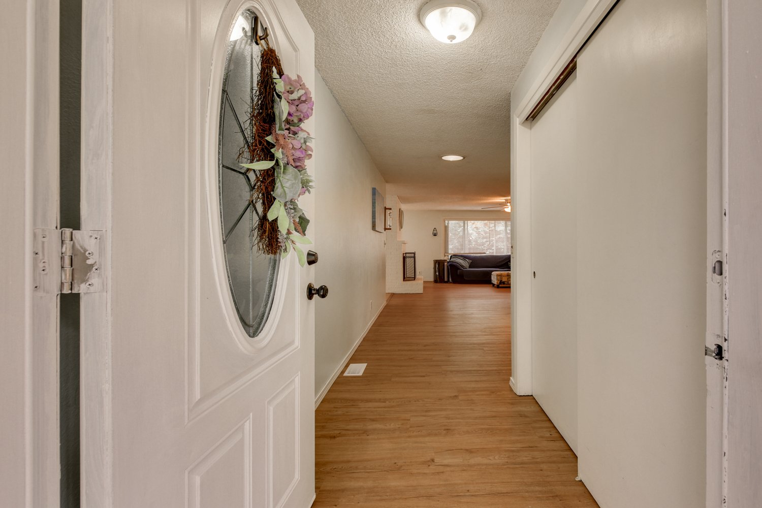 Entry hall at 4995 SE Ina Ave in Milwaukie, Oregon