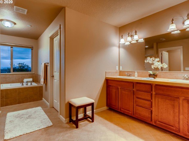 Primary bathroom at 13758 SW 158th Ter in Tigard, Oregon