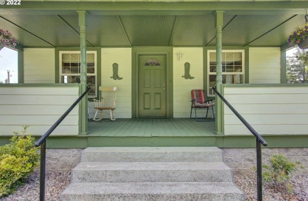 Front exterior of 75432 Olson Rd in Clatskanie, Oregon