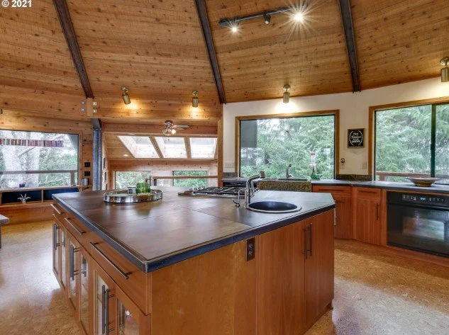 Kitchen at 27 Dune Point Ln in Gleneden Beach, Oregon