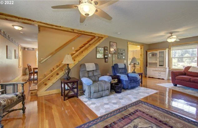 Living room at 75432 Olson Rd in Clatskanie, Oregon