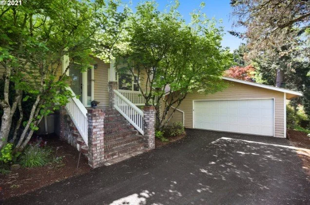 Front exterior of 920 SW Maplecrest Ct in Portland, Oregon