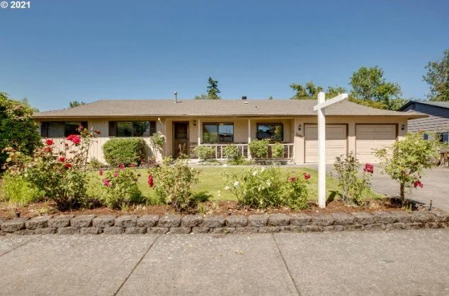 Front exterior of 1481 NE Lincoln St in Hillsboro, Oregon
