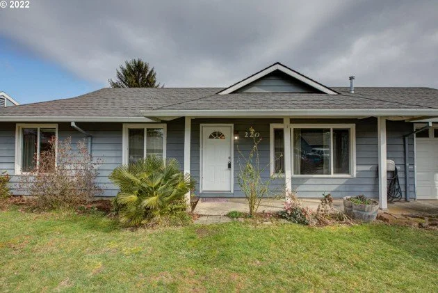 Front exterior of 220 SE 197th Ave in Portland, Oregon