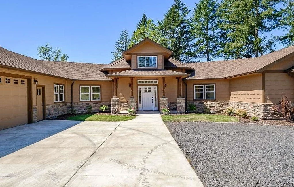 Front exterior of 32927 Merrill Ln in Lebanon, Oregon