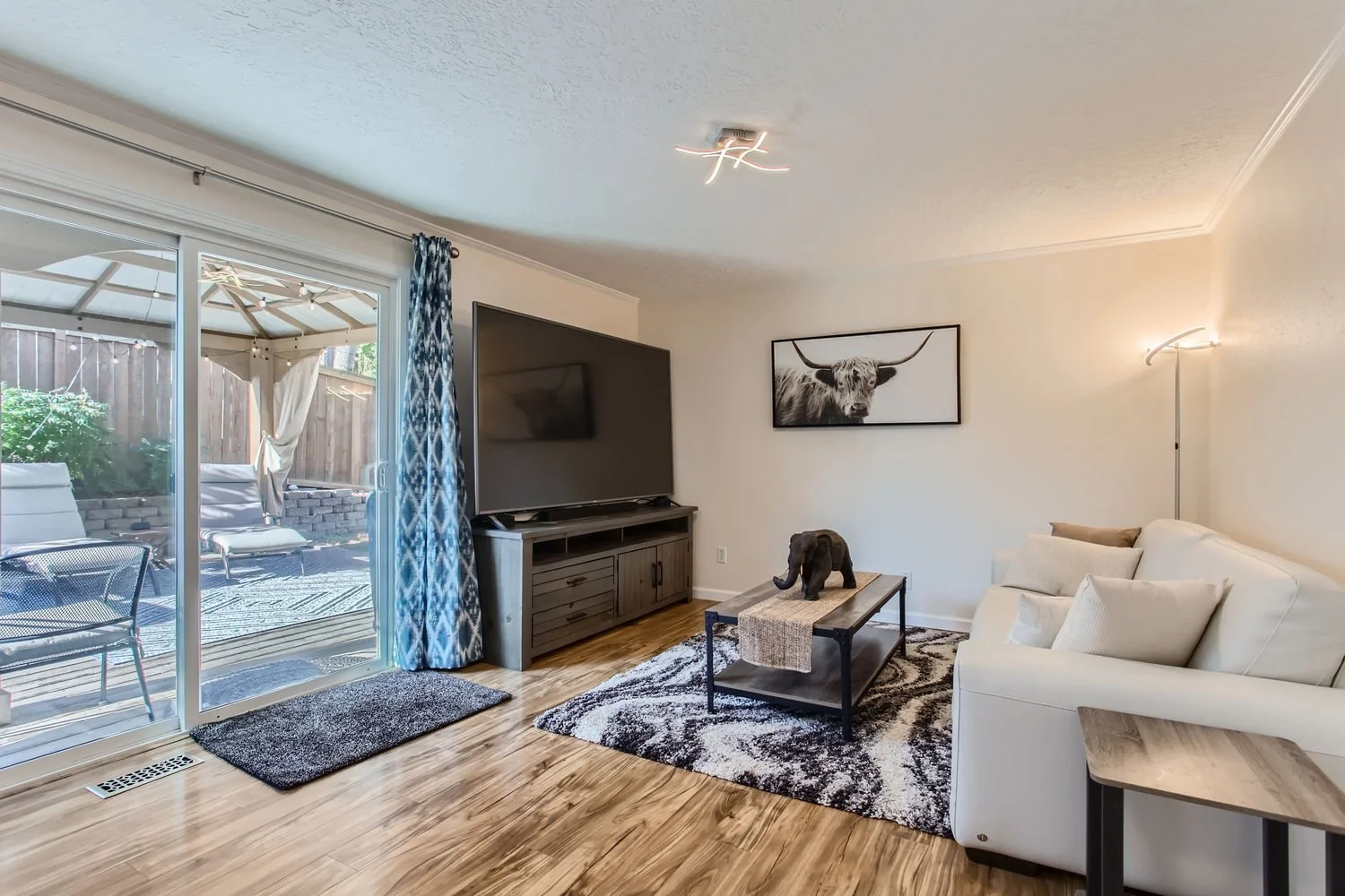 Living room at 12720 SW Bell Ct in Tigard, Oregon
