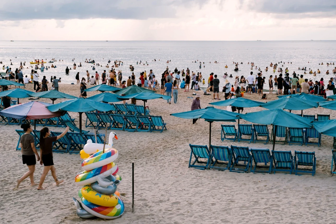 A crowded beach