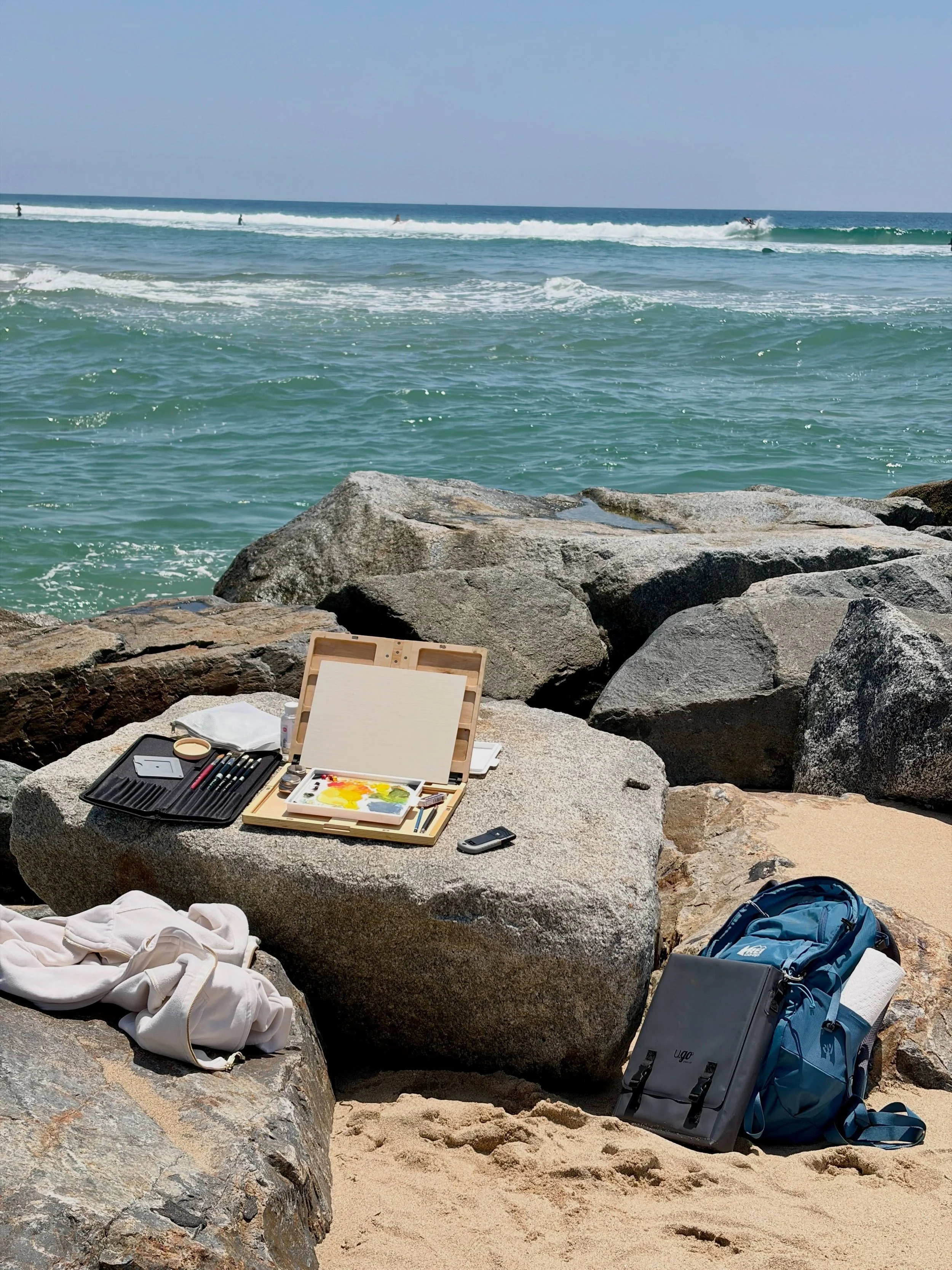 my plein air set up ✨🌊🏄&zwj;♀️🎨

in the bag:
@rei 
@newwaveart
@gamblincolors 
@masterpiececanvas 
@smythson

brushes:
@trekell_art_supplies 
@rosemarybrushes 
@princetonbrush 

paints:
@winsorandnewton 
@rembrandtartistpaint 
@williamsburgoilpain