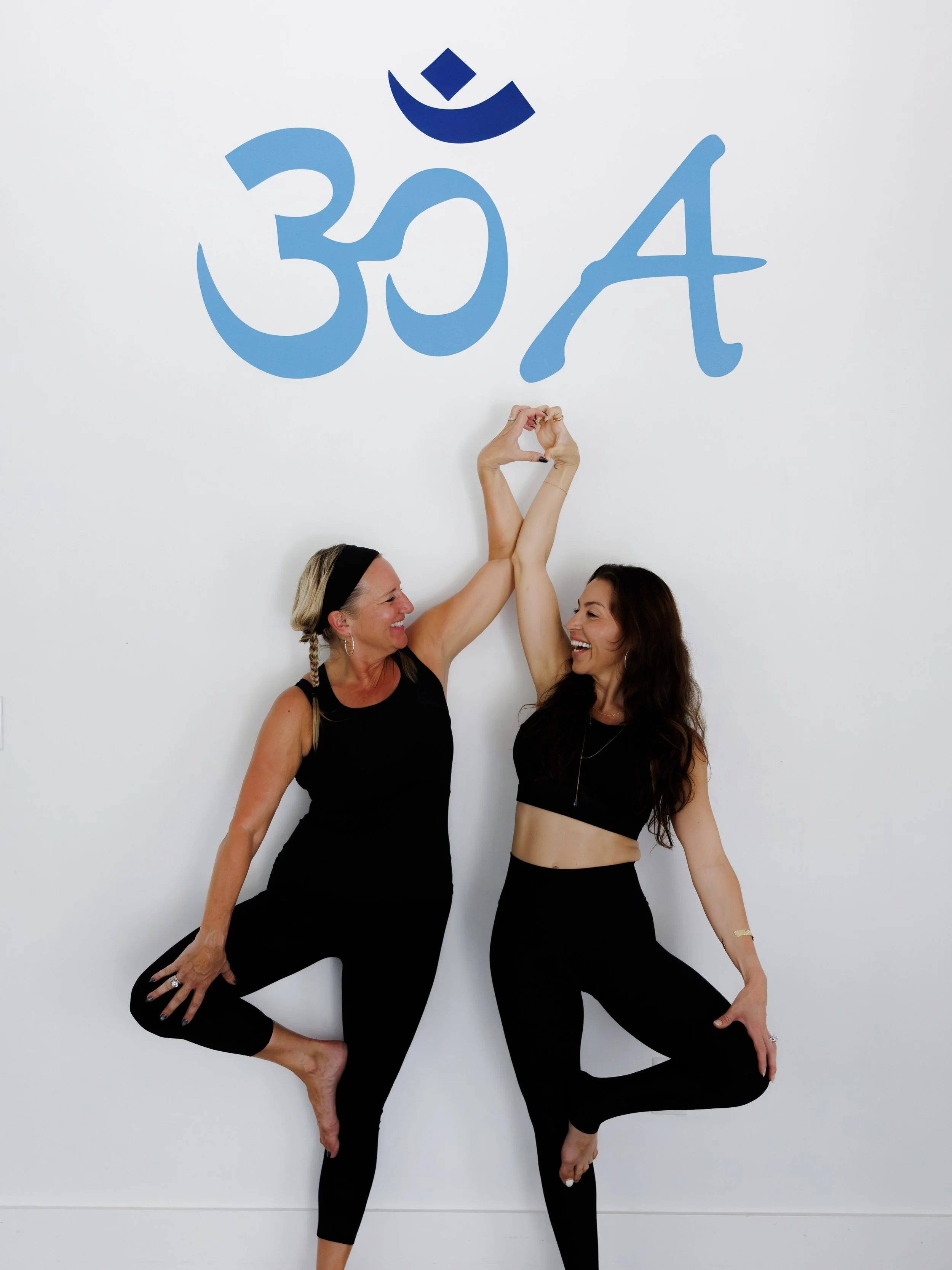 Everyone always wonders what our favorite part about 30A Power Yoga is. Our honest answer? WORKING OUT WITH OUR BEST FRIENDS!!! 🩵