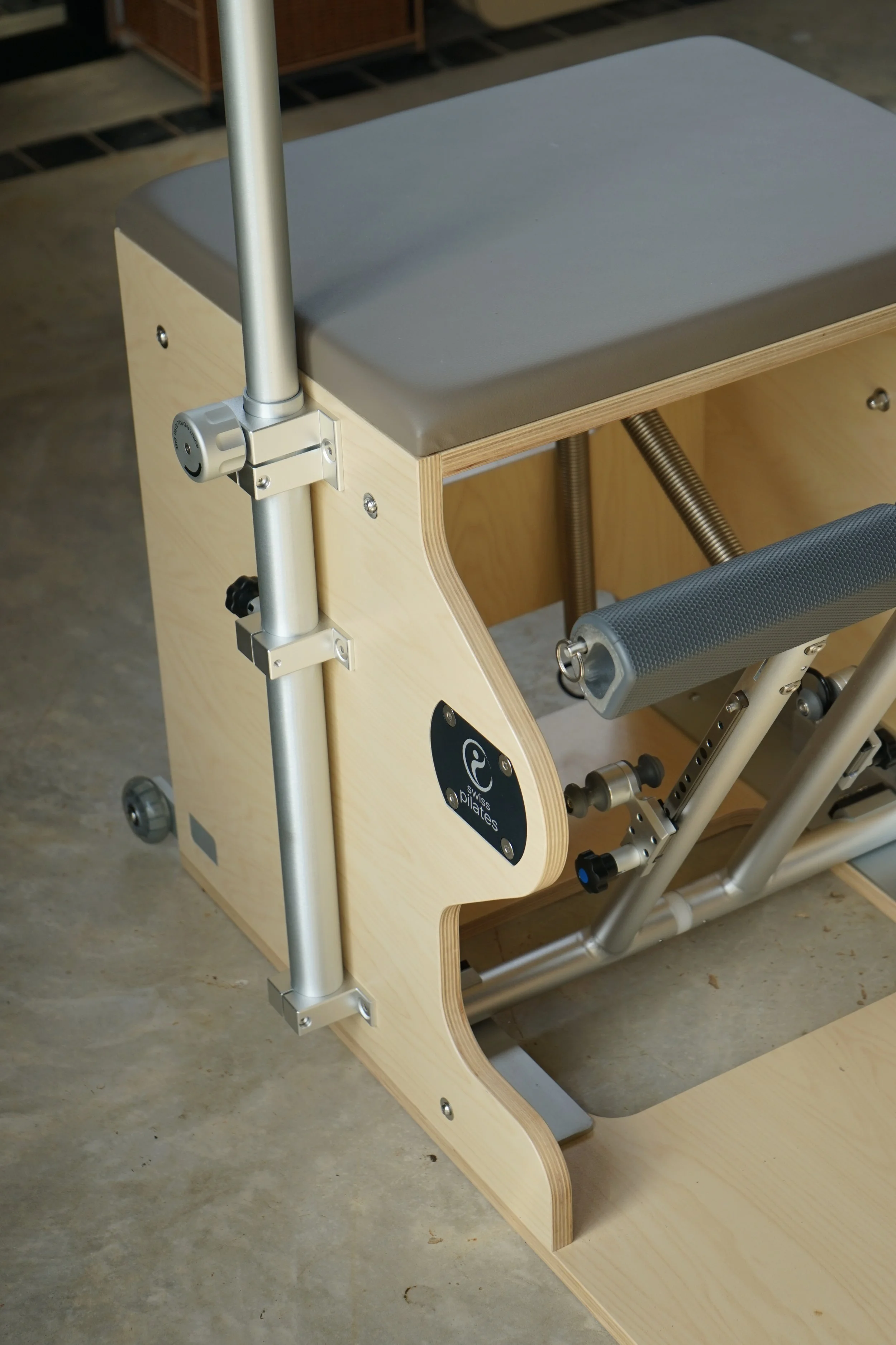  Wunda Chair, a professional-grade wooden Pilates apparatus featuring adjustable handle heights and a spring-resistance system.