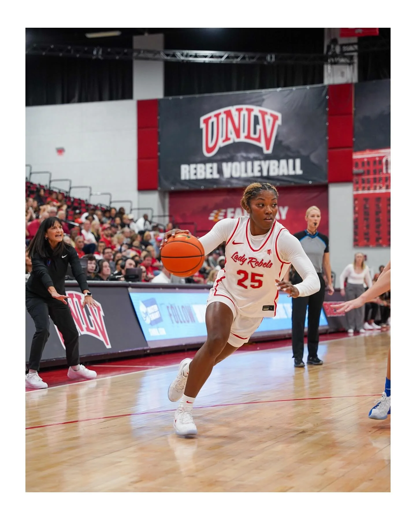 First Half Flicks for @unlvladyrebels vs DePaul Blue Demons

📸 by:  @ksparrow_media