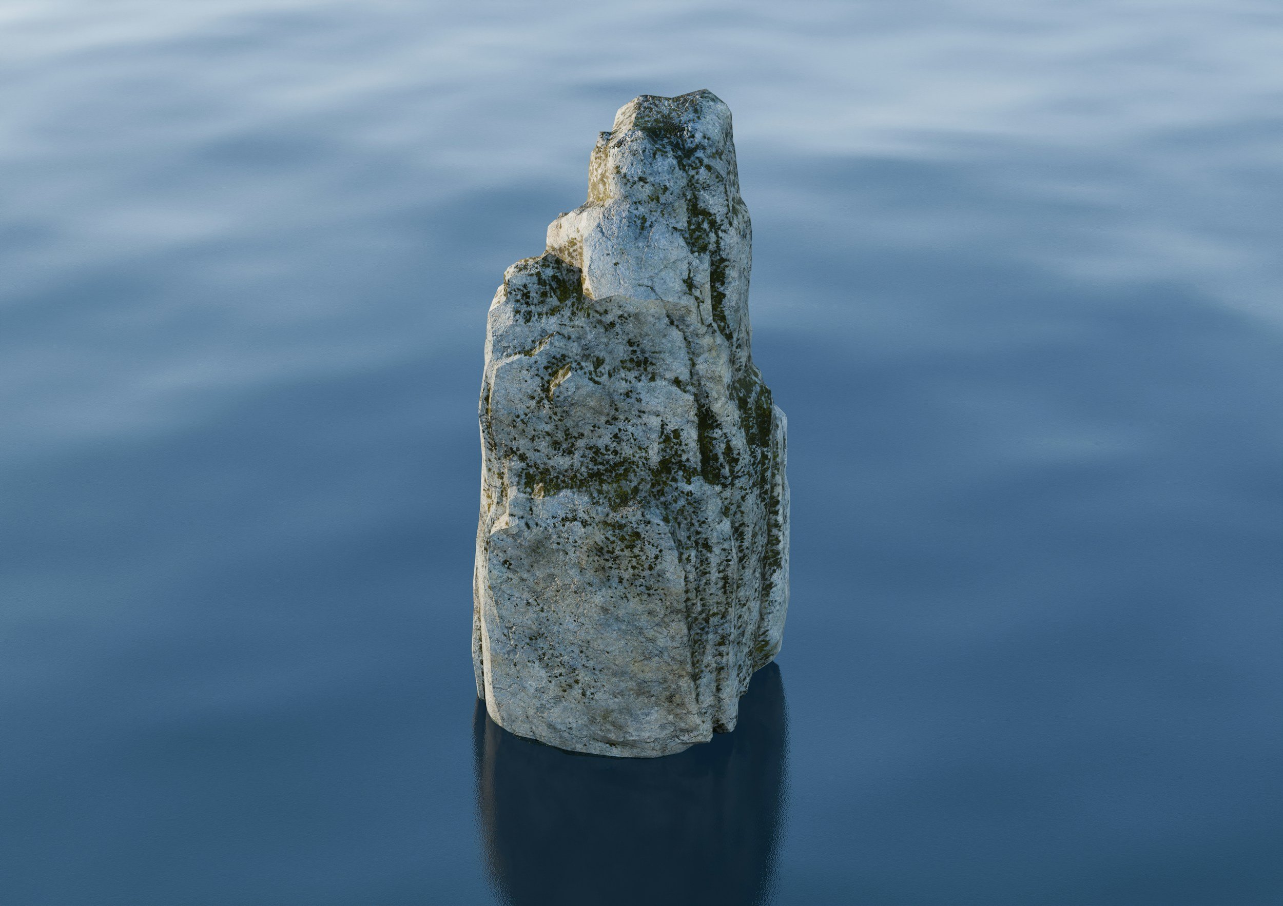 Pierre dressée dans une eau calme.