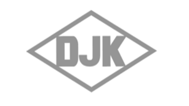Logotipo en gris claro con las letras DJK dentro de un rombo