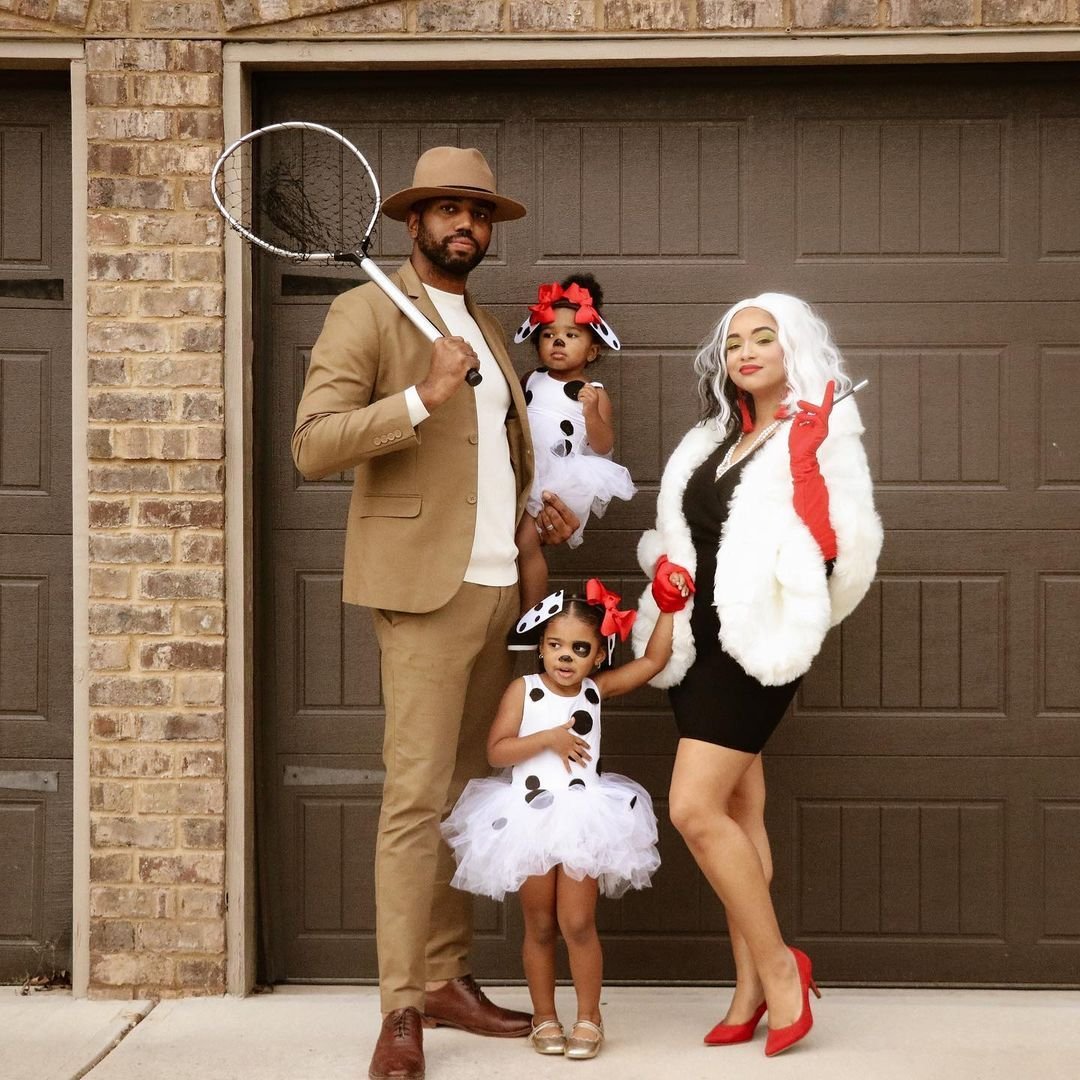 HD-family-costume.jpg