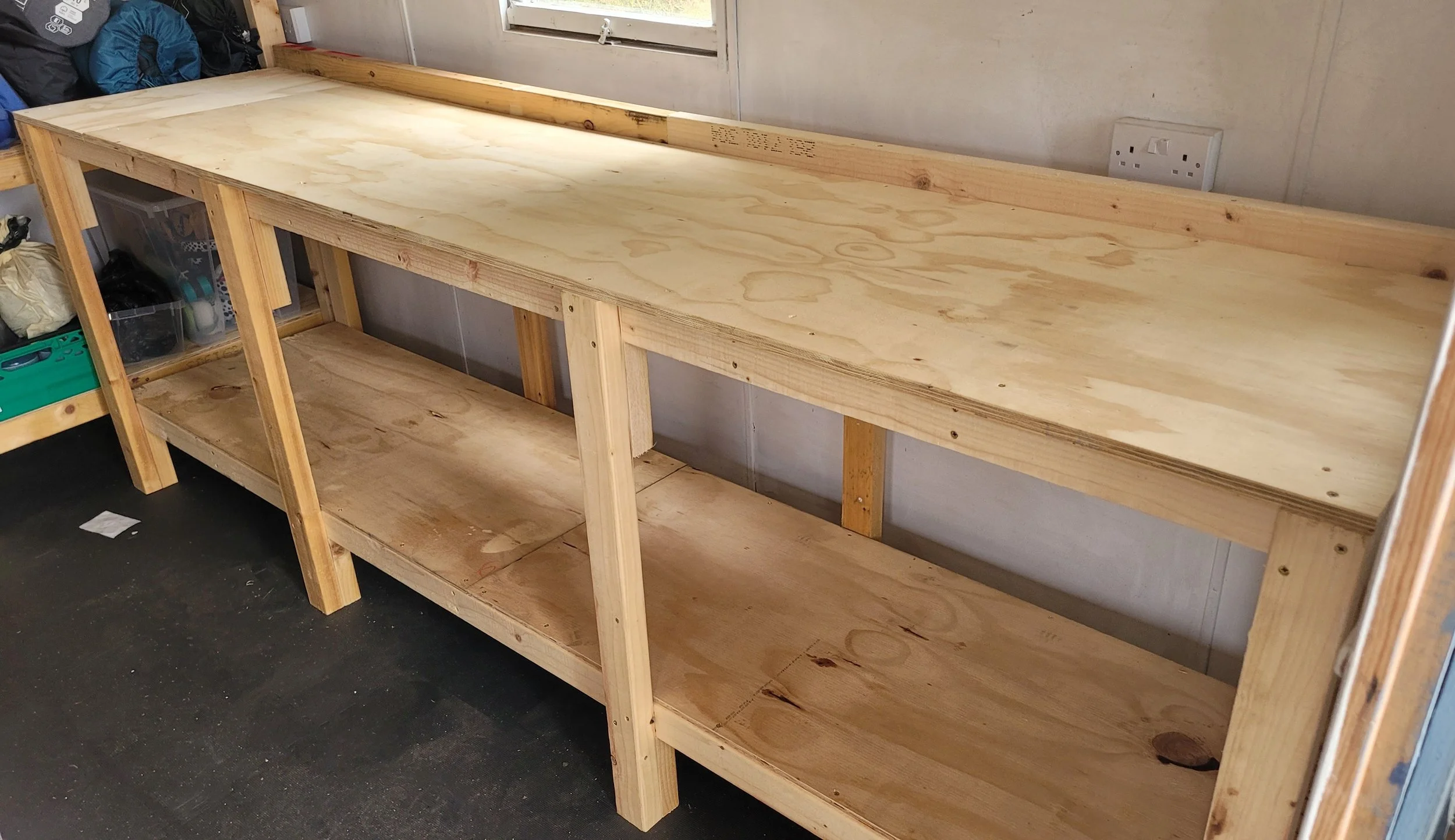 Heavy-Duty Work Bench