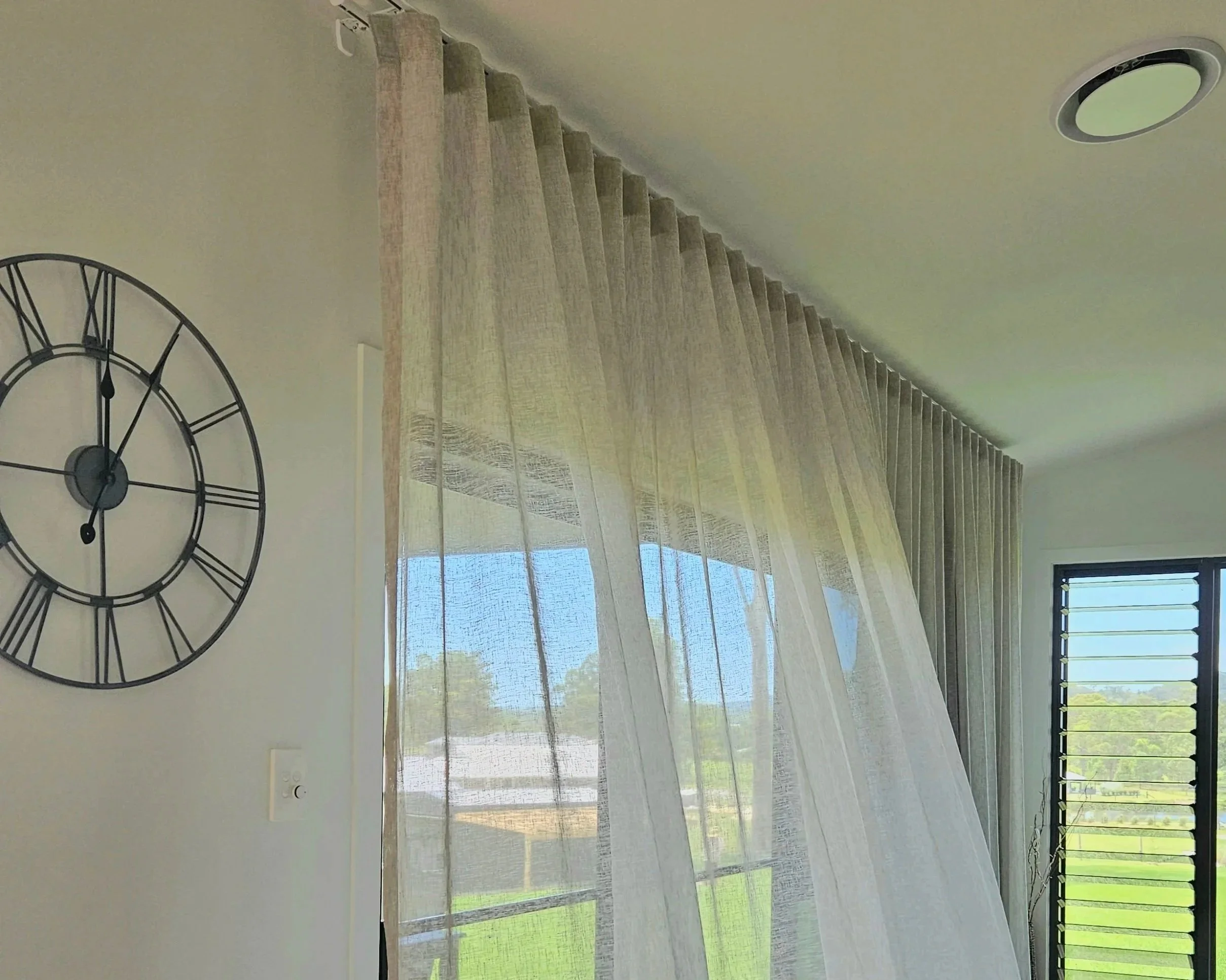 Double wavefold over a sliding door