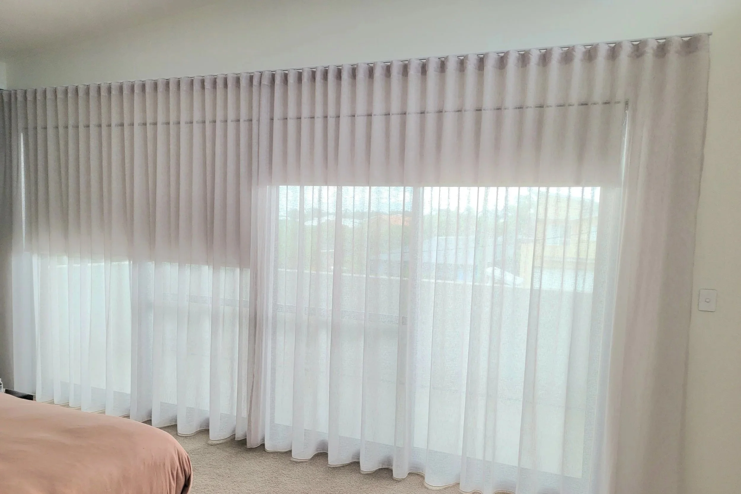 Face fit wavefold over block out roller blinds