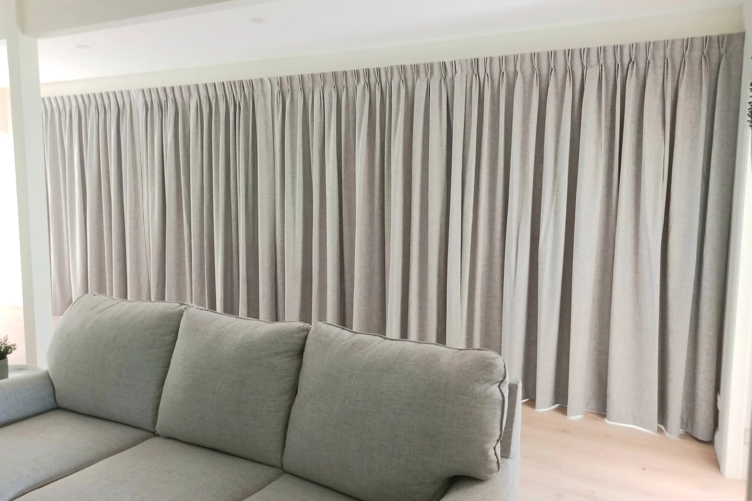 Double pinch pleat in Block out fabric