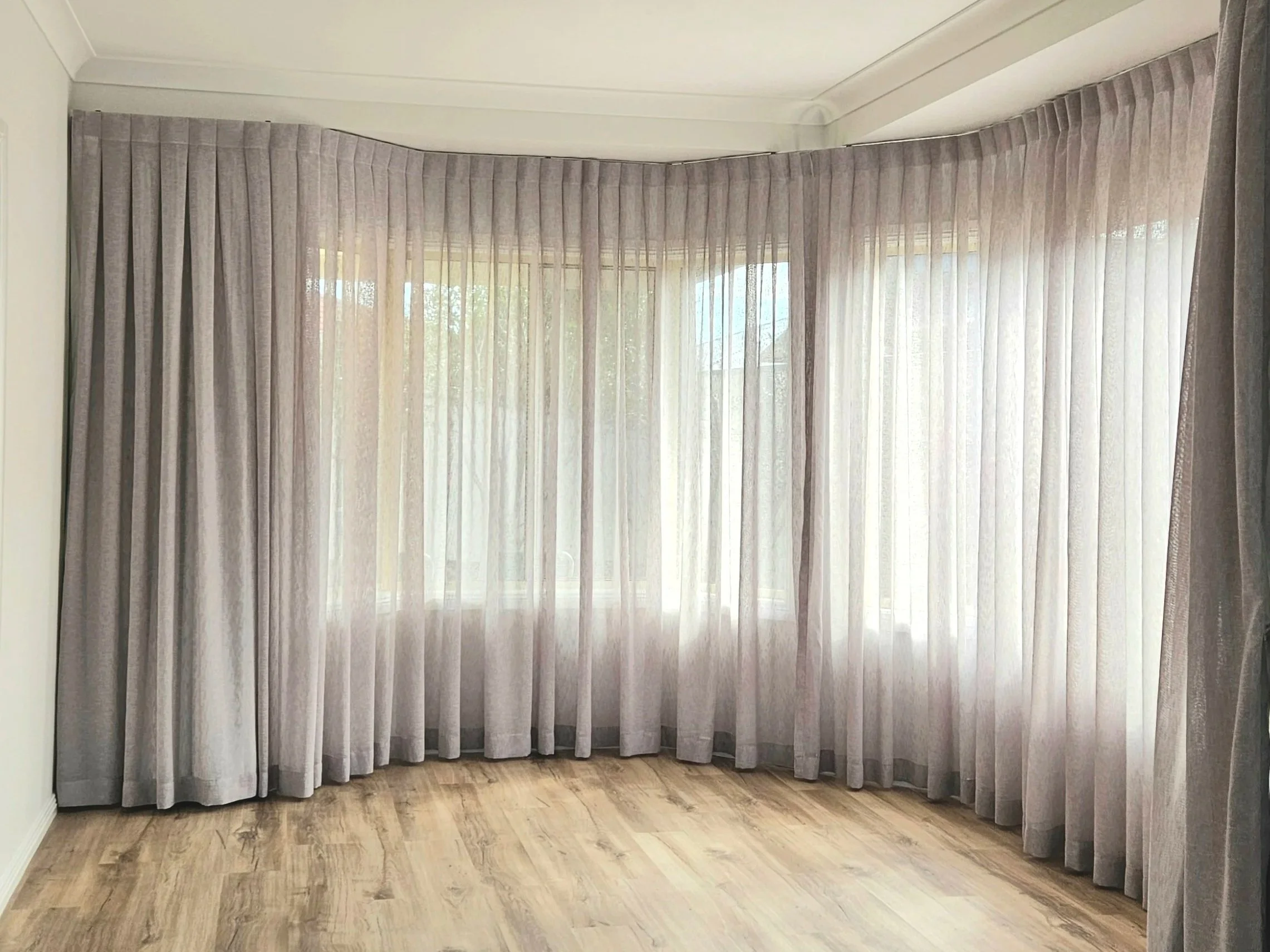 Sheer Box pleat on a bent track