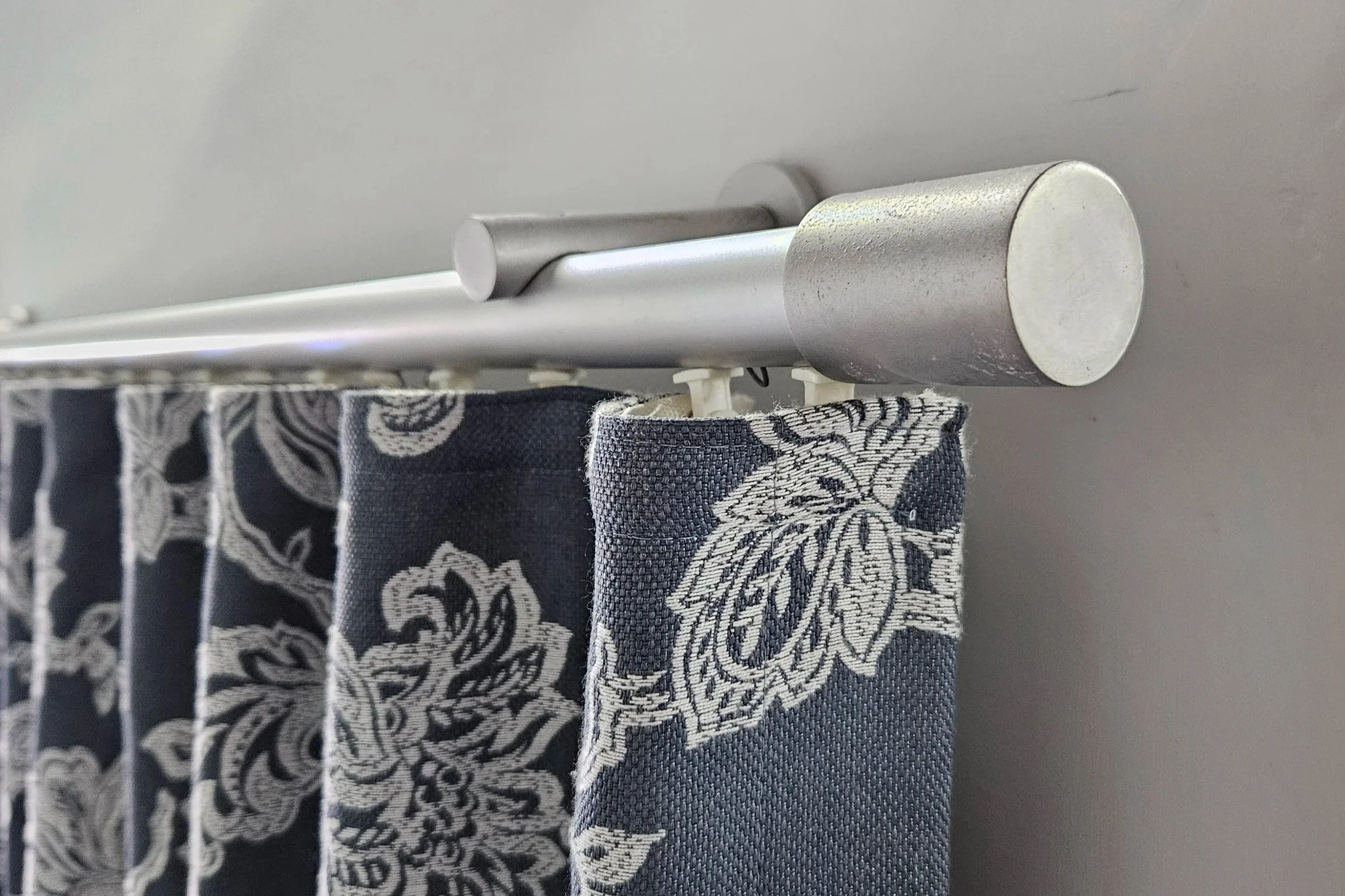 Silver tube slider on pillar brackets