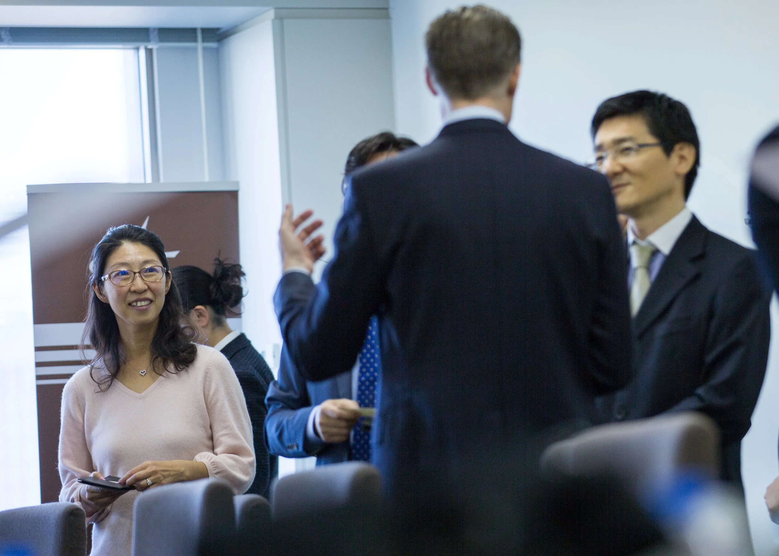 businesswoman-pink-sweater-networking-corporate-event-photographer-japan.jpg