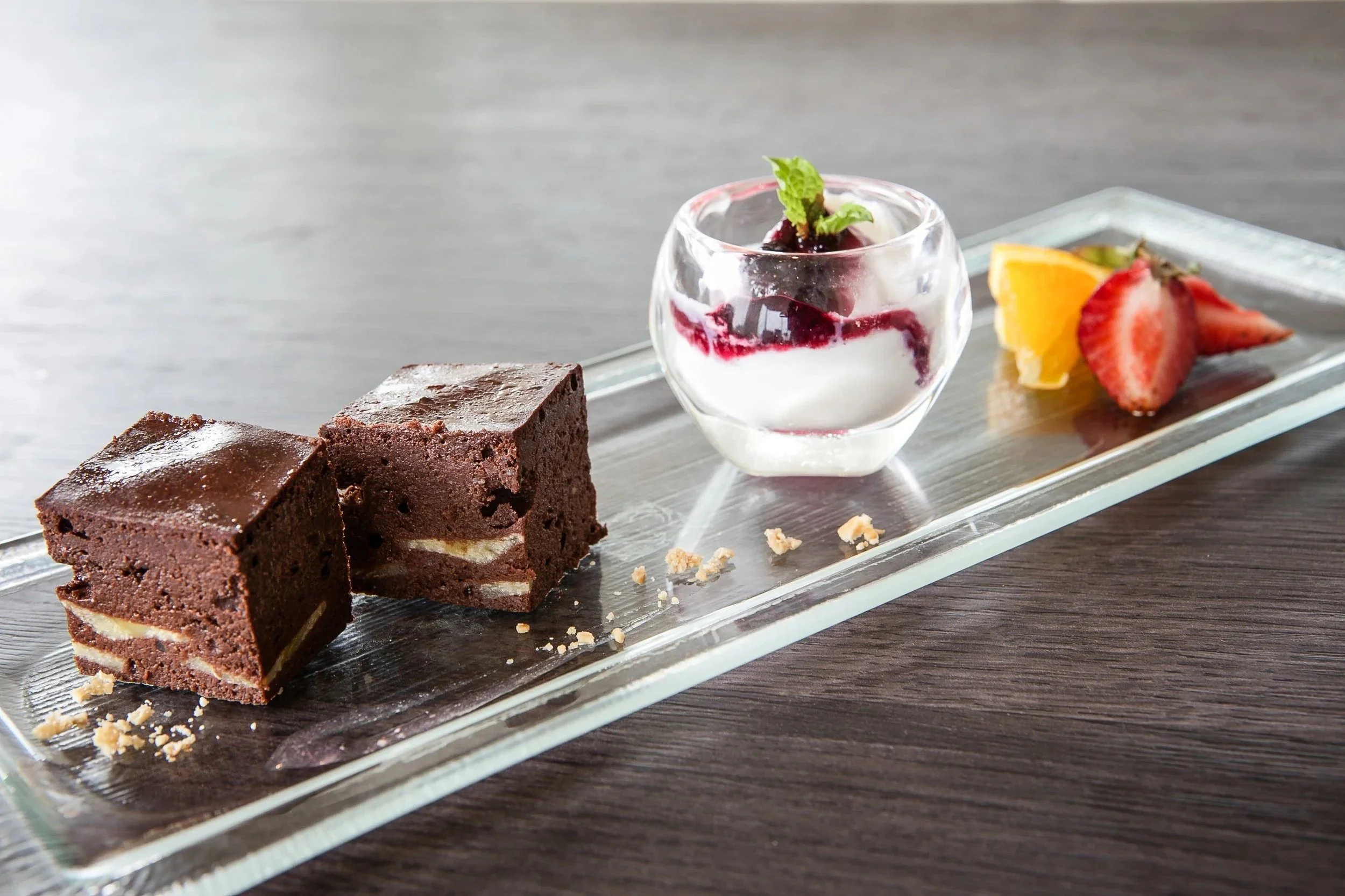 glass-dessert-bowl-whipped-cream-berry-tokyo-food-photographer.jpg