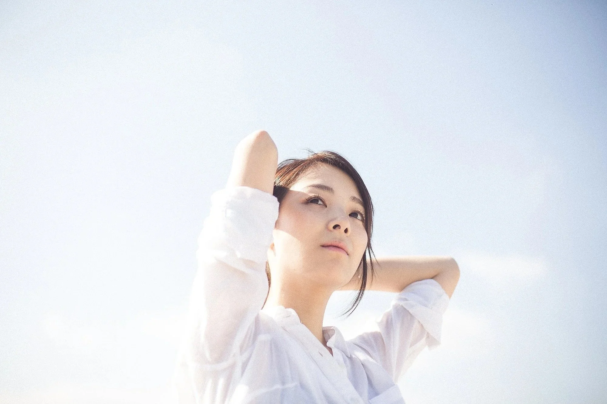 natural-light-portrait-white-shirt-tokyo-portrait-photographer.jpg