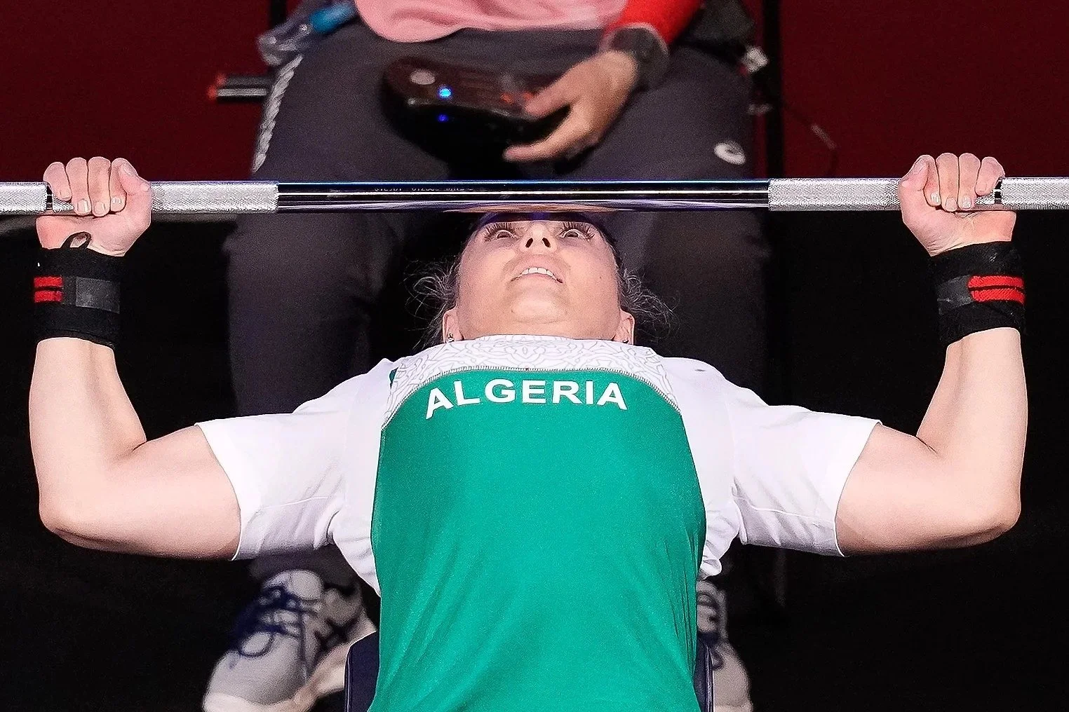 paralympic-powerlifting-bench-press-tokyo-sports-photographer.jpg