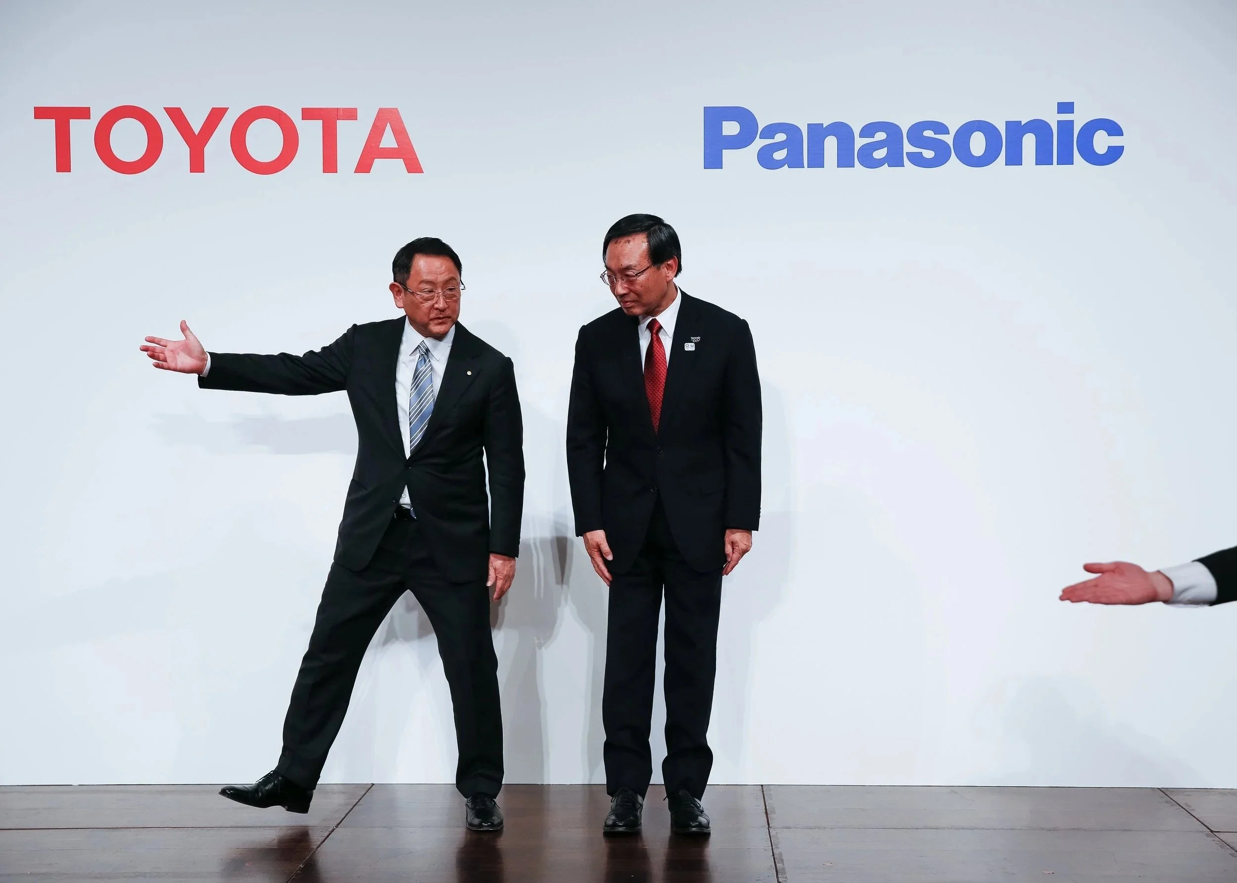 toyota-panasonic-executives-press-event-photojournalist-christopher-jue.jpg