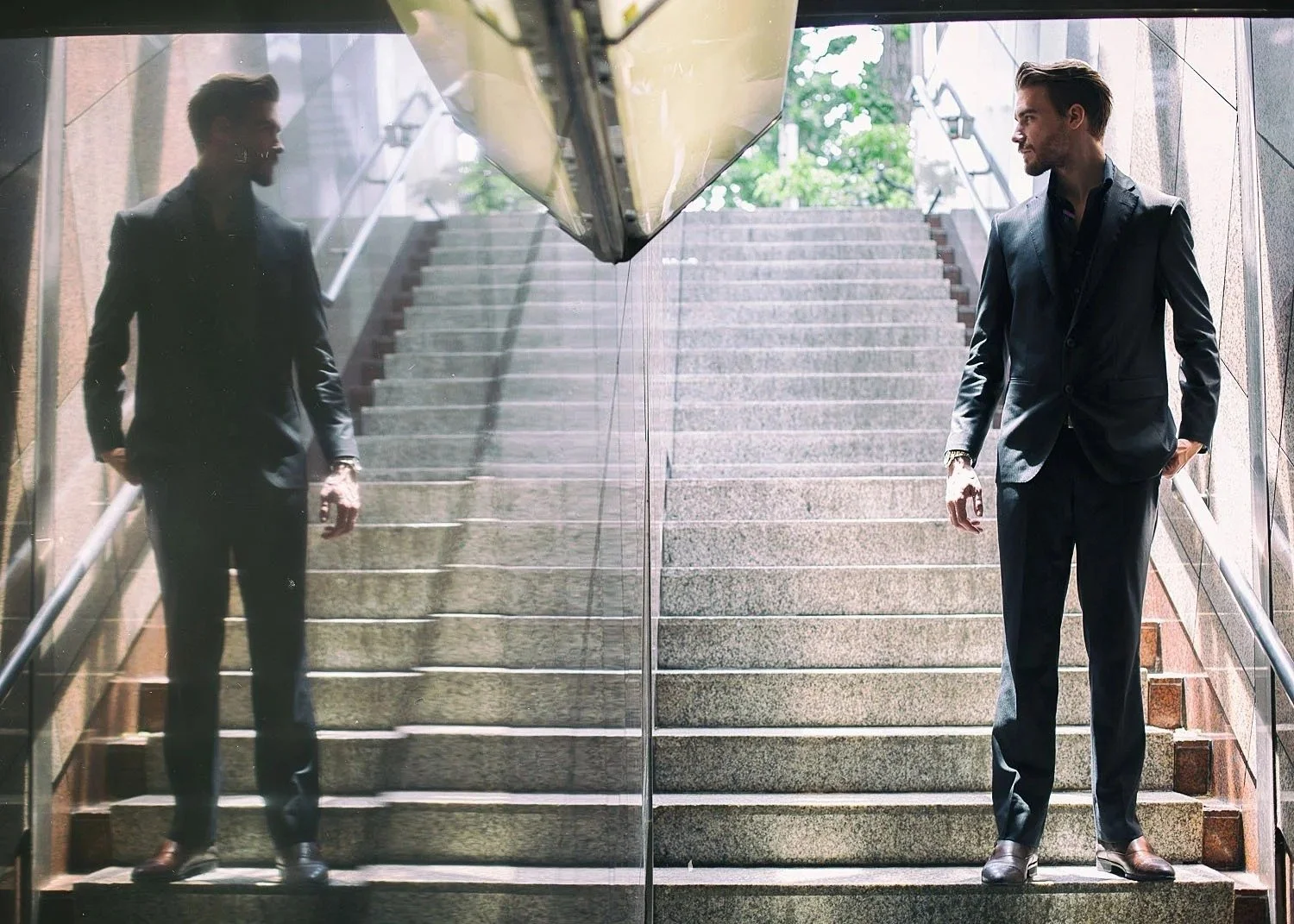 mens-suits-staircase-editorial-portrait-tokyo-portrait-photographer.jpg