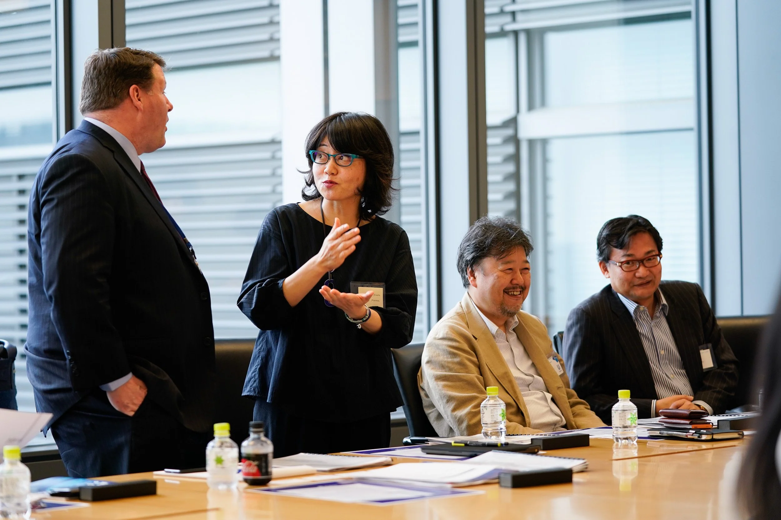 businesswoman-speaking-boardroom-meeting-corporate-event-photographer-japan.jpg